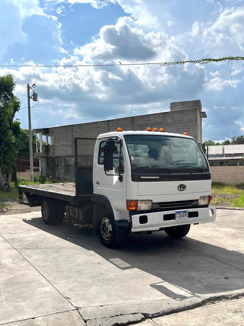 NISSAN CAMION UD 1400 2005