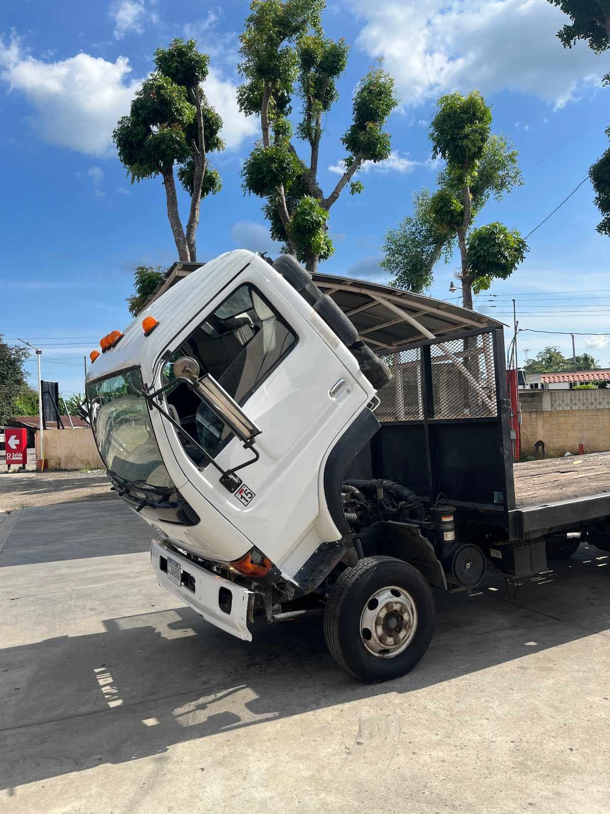 Miniatura 6 de NISSAN CAMION UD 1400 2005